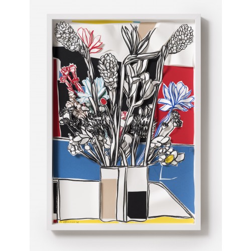 Blumen in eckiger Vase